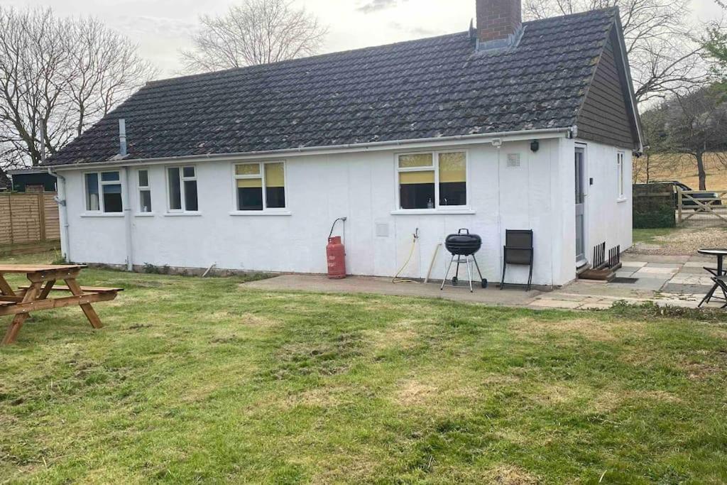 Cheerful 3 Bedroom Bungalow With Indoor Fire Place غلوستير المظهر الخارجي الصورة